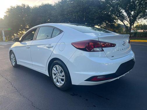 Quartz White Pearl 2019 Hyundai ELANTRA SE