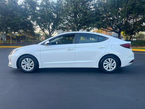 Quartz White Pearl 2019 Hyundai ELANTRA SE