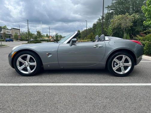 Gray 2006 Pontiac Solstice Convertible 2D