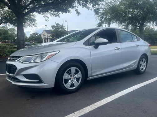 Silver Ice Metallic 2017 Chevrolet Cruze LS