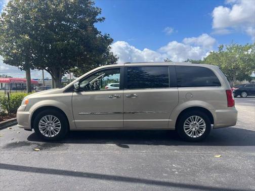 2013 Chrysler Town & Country Limited
