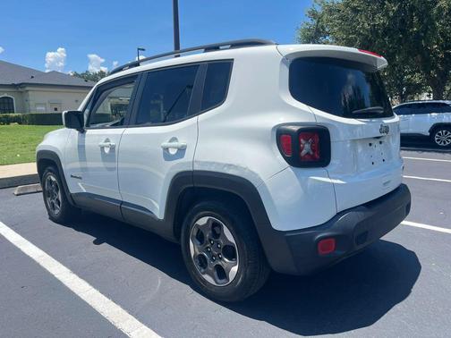 White 2018 Jeep Renegade Latitude