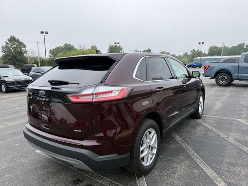 Burgundy Velvet Metallic Tinted Clearcoat 2023 Ford Edge SEL
