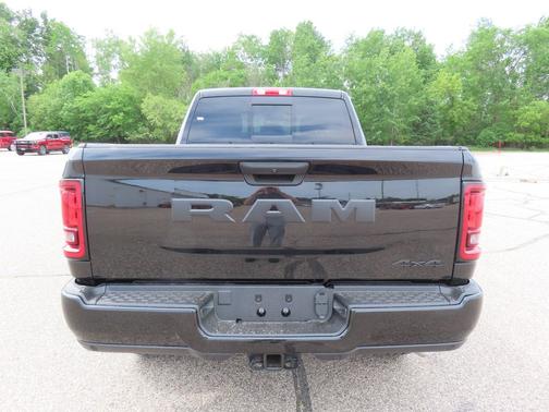 Diamond Black Crystal Pearlcoat 2026 RAM 2500 Black Express Crew Cab 4x4 6'4' Box