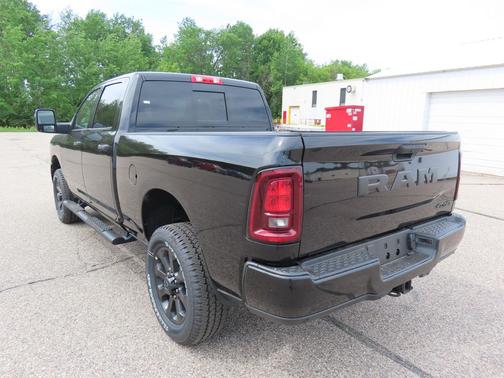 Diamond Black Crystal Pearlcoat 2026 RAM 2500 Black Express Crew Cab 4x4 6'4' Box