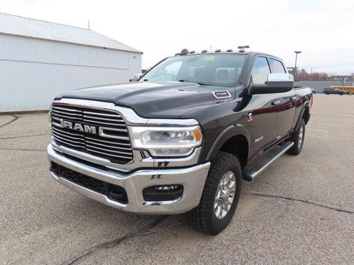 Diamond Black Crystal Pearlcoat 2022 RAM 2500 Laramie Crew Cab 4x4 6'4' Box