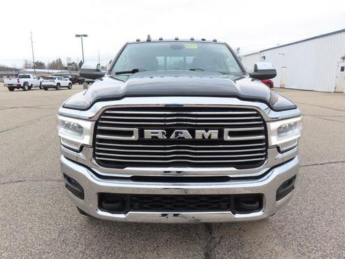 Diamond Black Crystal Pearlcoat 2022 RAM 2500 Laramie Crew Cab 4x4 6'4' Box