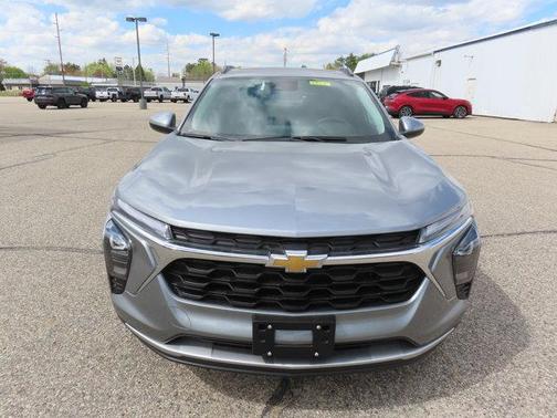 Sterling Gray Metallic 2026 Chevrolet Trax LT