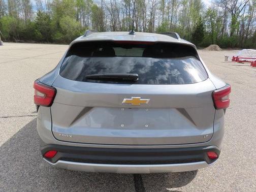 Sterling Gray Metallic 2026 Chevrolet Trax LT