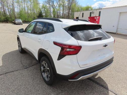 Summit White 2026 Chevrolet Trax LT