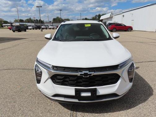 Summit White 2026 Chevrolet Trax LT