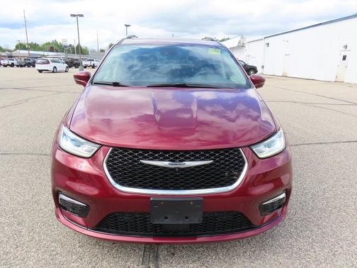 Velvet Red Pearlcoat 2021 Chrysler Pacifica Touring L