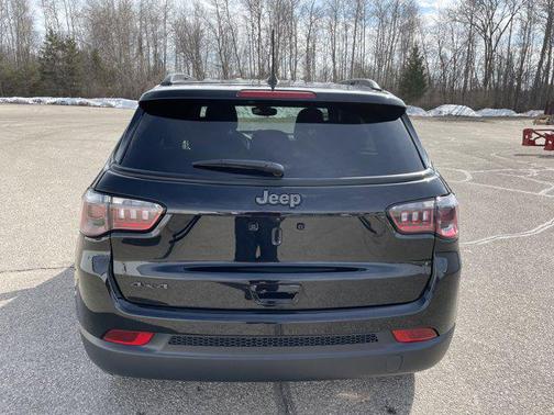 Diamond Black Crystal Pearlcoat 2026 Jeep Compass Latitude