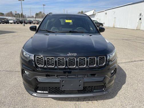 Diamond Black Crystal Pearlcoat 2026 Jeep Compass Latitude