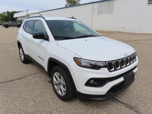 Bright White Clearcoat 2025 Jeep Compass Latitude