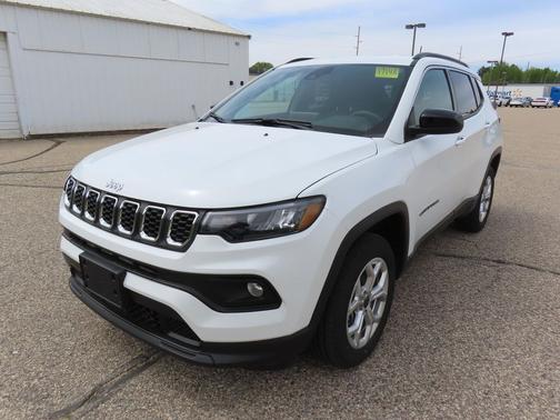 Bright White Clearcoat 2025 Jeep Compass Latitude