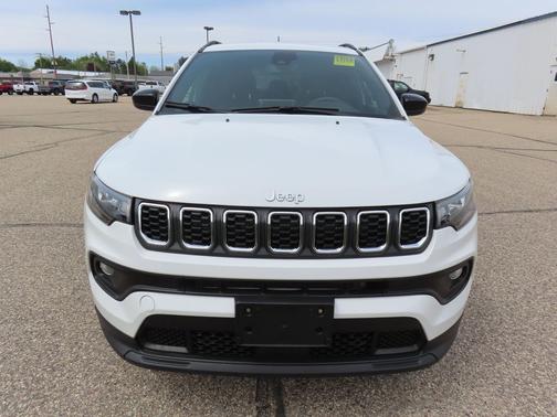 Bright White Clearcoat 2025 Jeep Compass Latitude