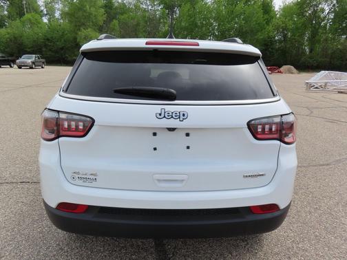 Bright White Clearcoat 2025 Jeep Compass Latitude