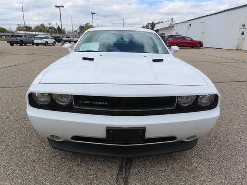 Bright White Clearcoat 2013 Dodge Challenger SXT
