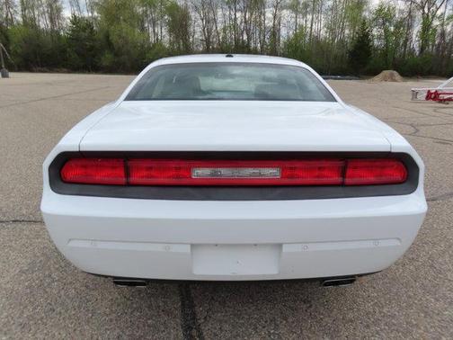 Bright White Clearcoat 2013 Dodge Challenger SXT