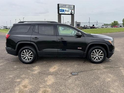 2017 GMC Acadia SLE-2