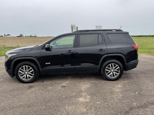 2017 GMC Acadia SLE-2