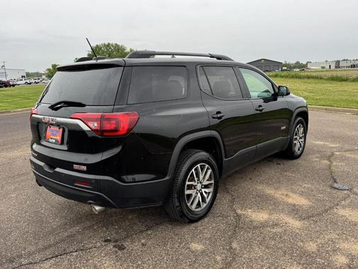 2017 GMC Acadia SLE-2