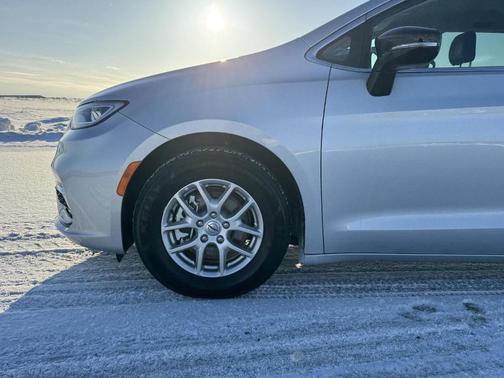 2024 Chrysler Pacifica Touring-L