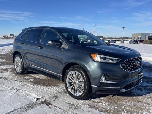 2022 Ford Edge Titanium