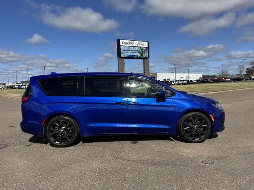 2020 Chrysler Pacifica Touring