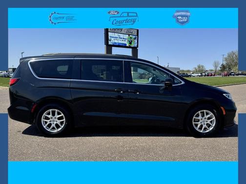 2022 Chrysler Pacifica Touring-L