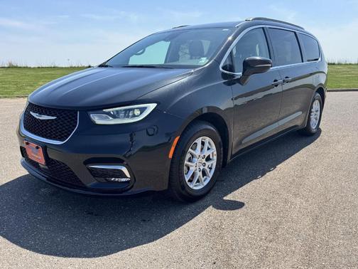 2022 Chrysler Pacifica Touring-L