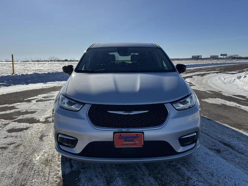 2024 Chrysler Pacifica Touring-L