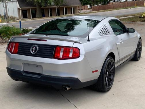 2010 Ford Mustang V6