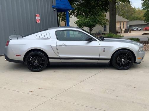 2010 Ford Mustang V6