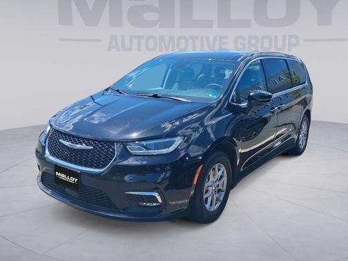 Diamond Black 2024 Chrysler Pacifica Touring L