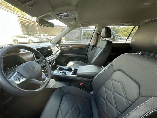 2024 Volkswagen Atlas 2.0T SE w/Technology 4MOTION