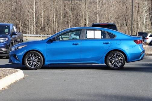 Photo 2 of 41 of 2022 Kia Forte GT-Line