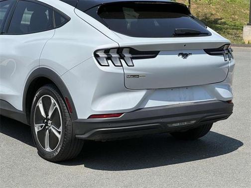 2022 Ford Mustang Mach-E Select