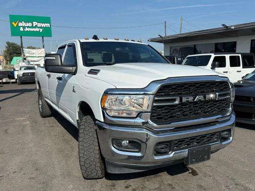 2023 RAM 3500 Tradesman Crew Cab 4x4 8' Box