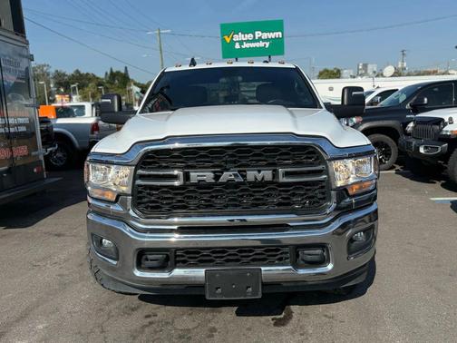 2023 RAM 3500 Tradesman Crew Cab 4x4 8' Box