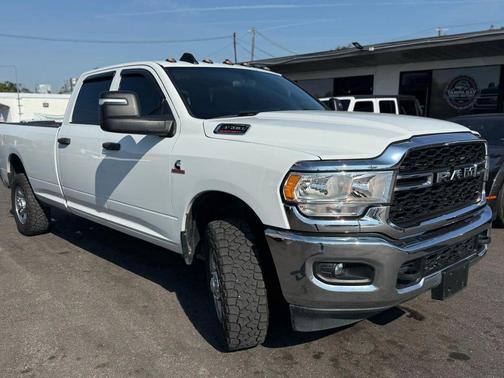 2023 RAM 3500 Tradesman Crew Cab 4x4 8' Box