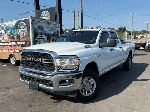 2023 RAM 3500 Tradesman Crew Cab 4x4 8' Box