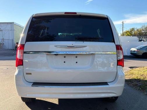 2015 Chrysler Town & Country Touring