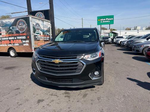 Mosaic Black Metallic 2020 Chevrolet Traverse LT Cloth
