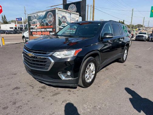 Mosaic Black Metallic 2020 Chevrolet Traverse LT Cloth