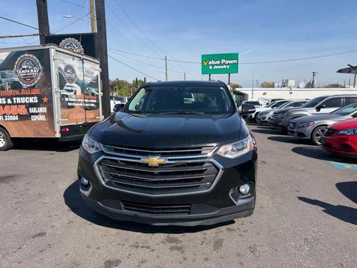 Mosaic Black Metallic 2020 Chevrolet Traverse LT Cloth