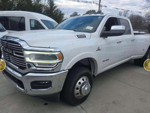 Bright White Clearcoat 2021 RAM 3500 Laramie Crew Cab 4x4 8' Box