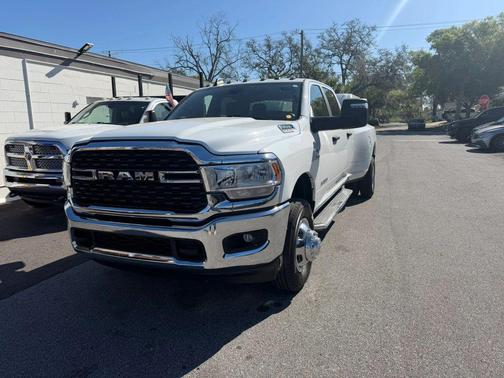 2024 RAM 3500 Big Horn Crew Cab 4x4 8' Box