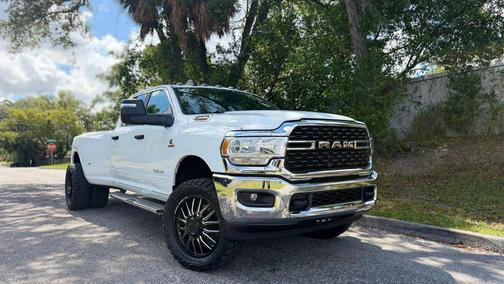 Bright White Clearcoat 2024 RAM 3500 Big Horn Crew Cab 4x4 8' Box